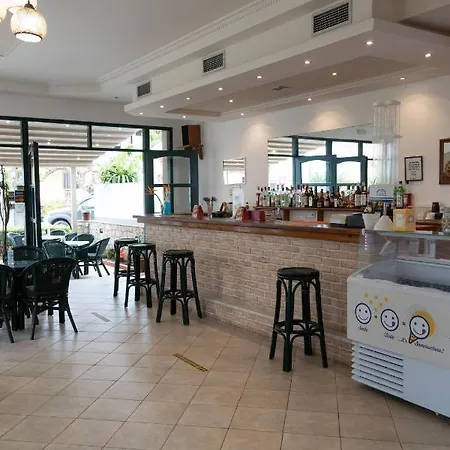 Aparthotel Aspri Petra