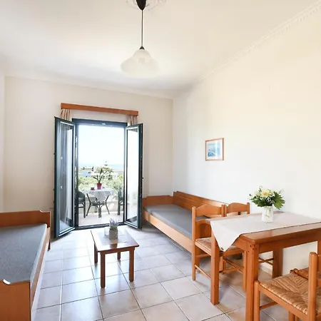 Aspri Petra Aparthotel 3*