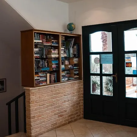 Ξενοδοχείο με διαμερίσματα Aspri Petra Ανάληψη